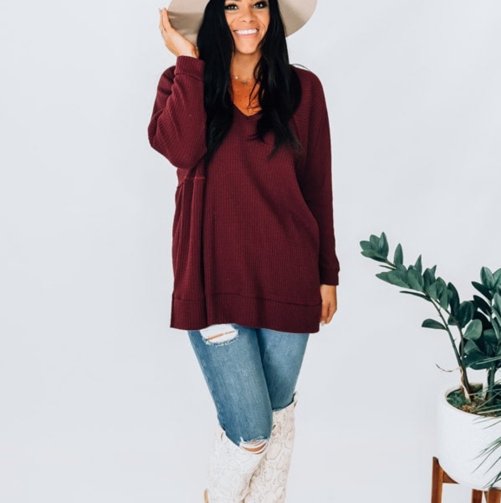 WINE COLORED OVERSIZED LIGHTWEIGHT WAFFLE KNIT